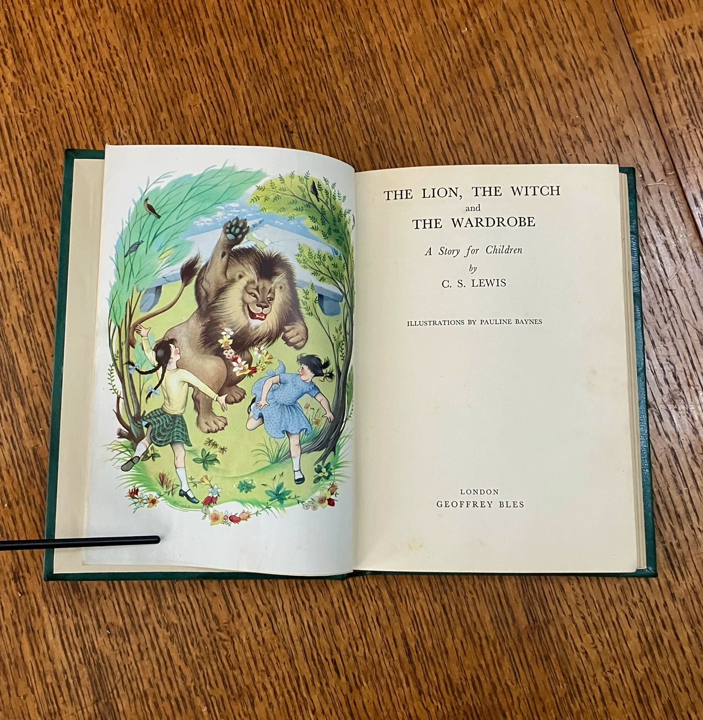 LEWIS. C. S. ; BAYNES. PAULINE. Illustrates. THE LION, THE WITCH AND THE WARDROBE. A story for children.