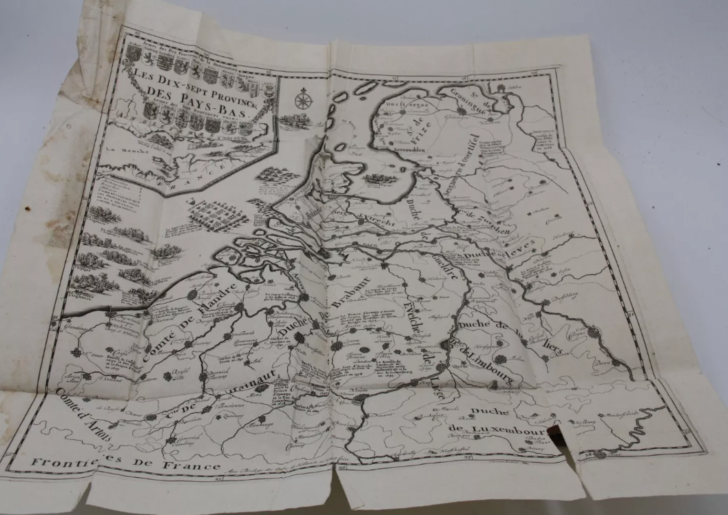 Histoire abrégée des Provinces-Unies des Païs-Bas où l’on voit leurs progrès , leurs conquêtes, leur Gouvernement et celui de leurs Compagnies en Orient et en Occident, comme aussi les Hommes illustres dans les Armes et les Savans dans les Lettres. Enrichie d’un grand nombre de figures.